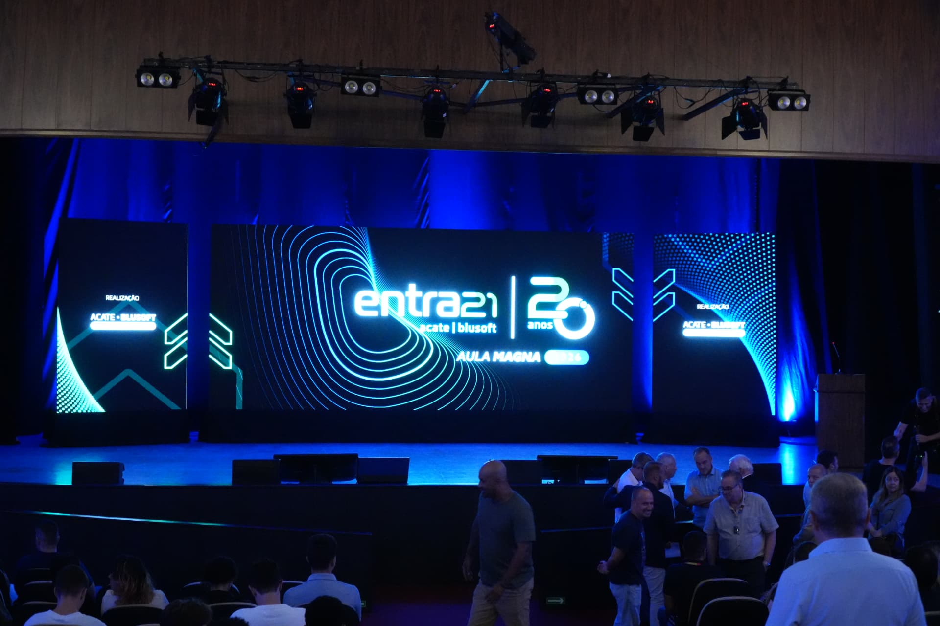 Palco da aula magna do Entra21 20 anos